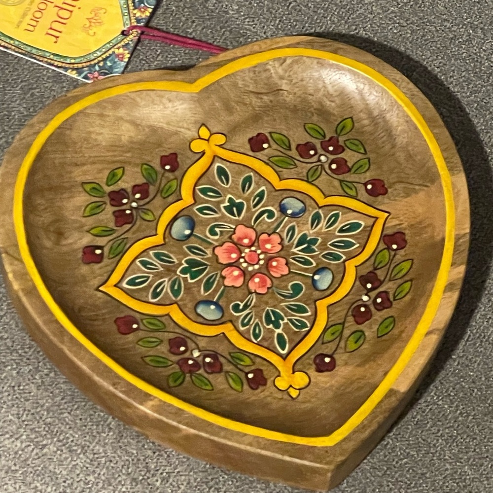 Jaipur in Bloom Handpainted Heart Made in Indian NWT